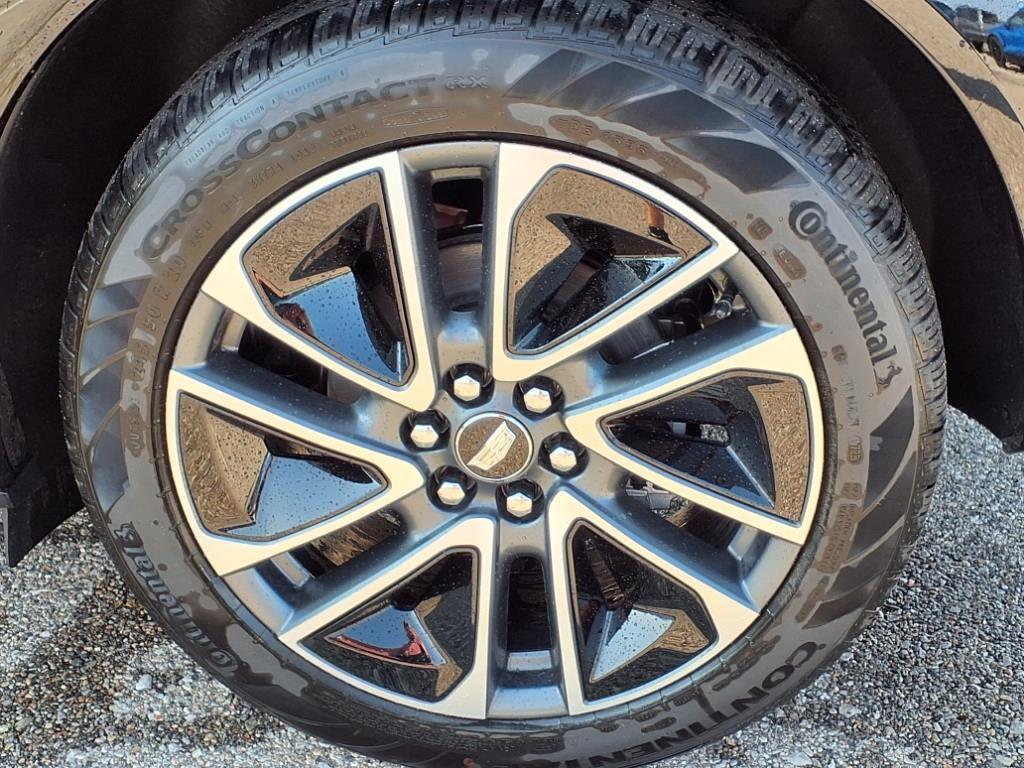 new 2025 Cadillac OPTIQ car, priced at $56,215