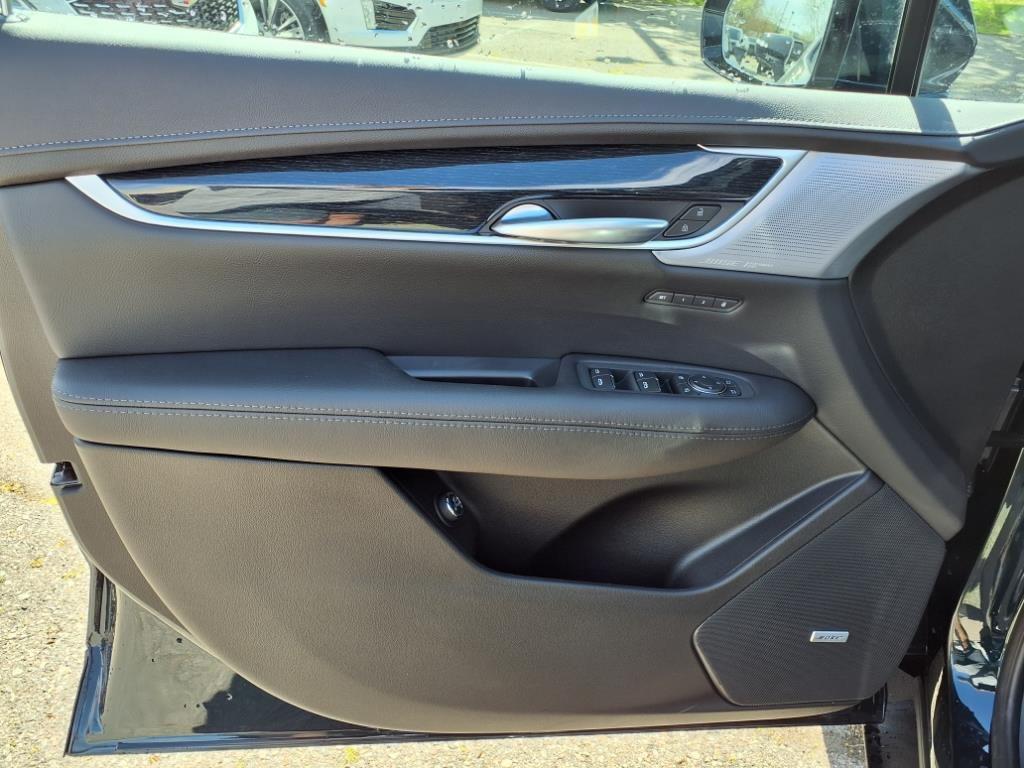 new 2025 Cadillac XT5 car, priced at $49,144