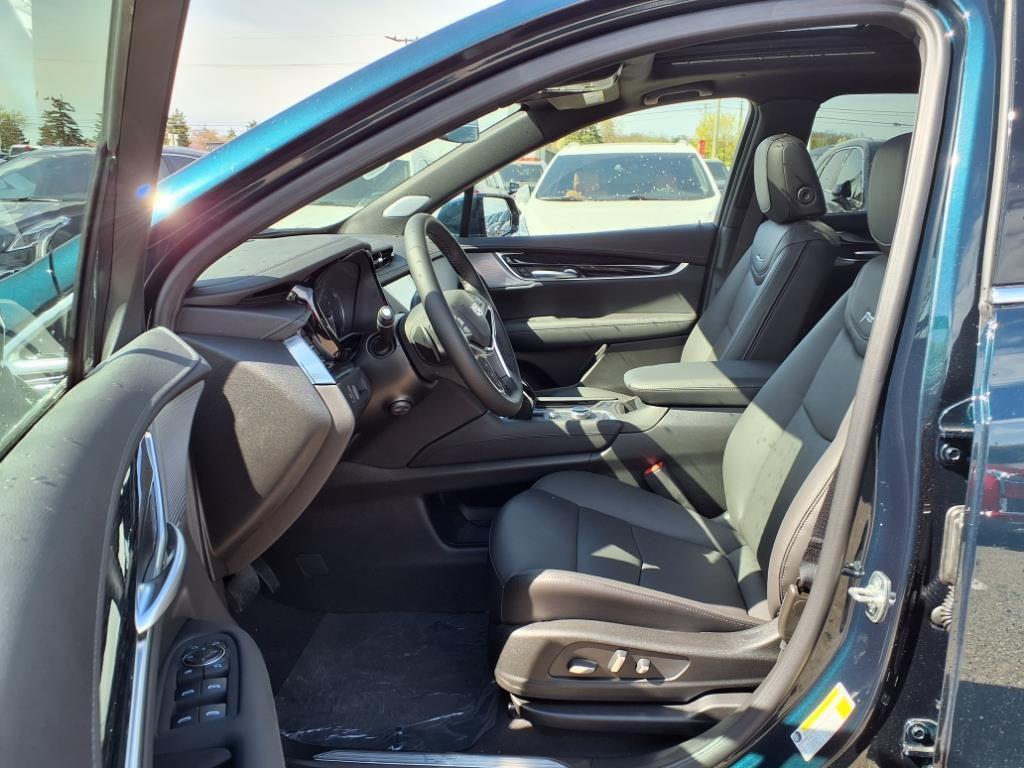 new 2025 Cadillac XT5 car, priced at $49,144