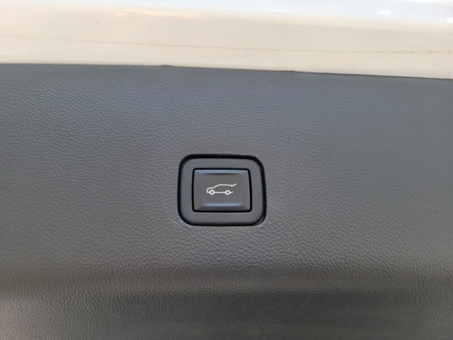 used 2023 Chevrolet Traverse car, priced at $41,900