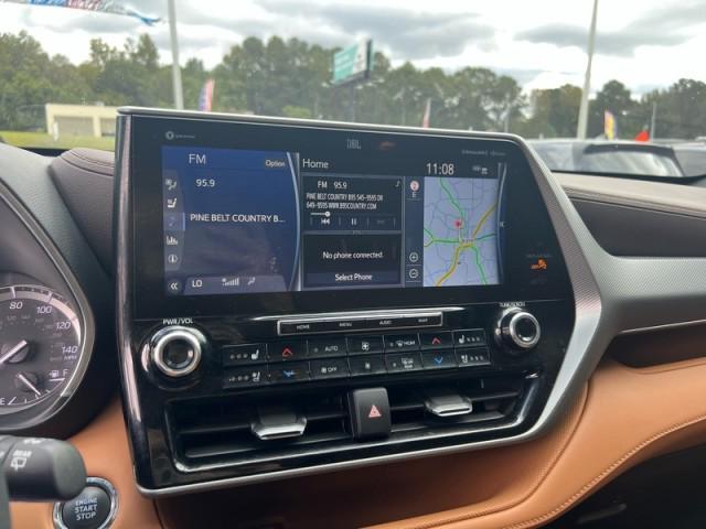 used 2022 Toyota Highlander car, priced at $36,900