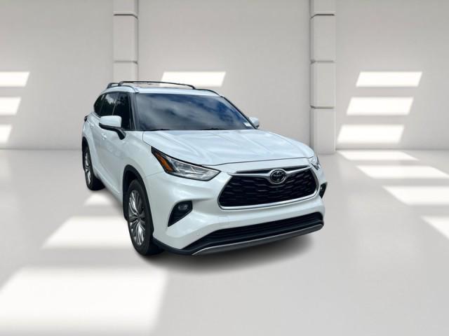 used 2022 Toyota Highlander car, priced at $36,900