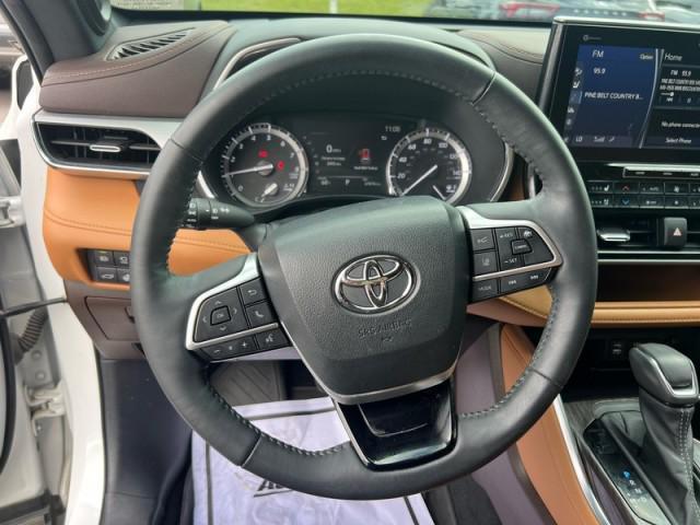 used 2022 Toyota Highlander car, priced at $36,900