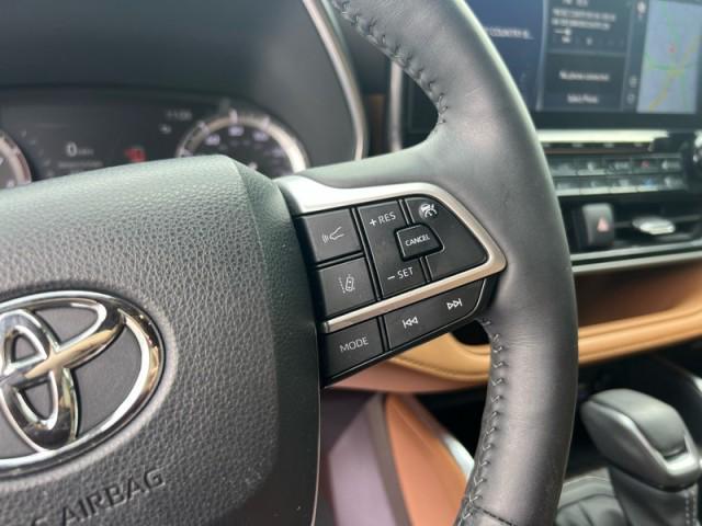 used 2022 Toyota Highlander car, priced at $36,900