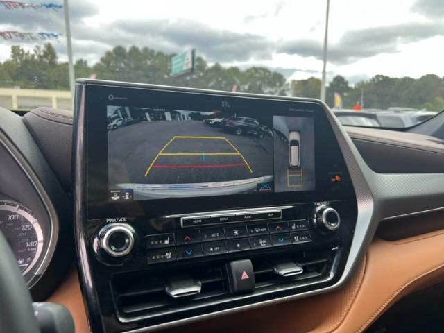 used 2022 Toyota Highlander car, priced at $36,900