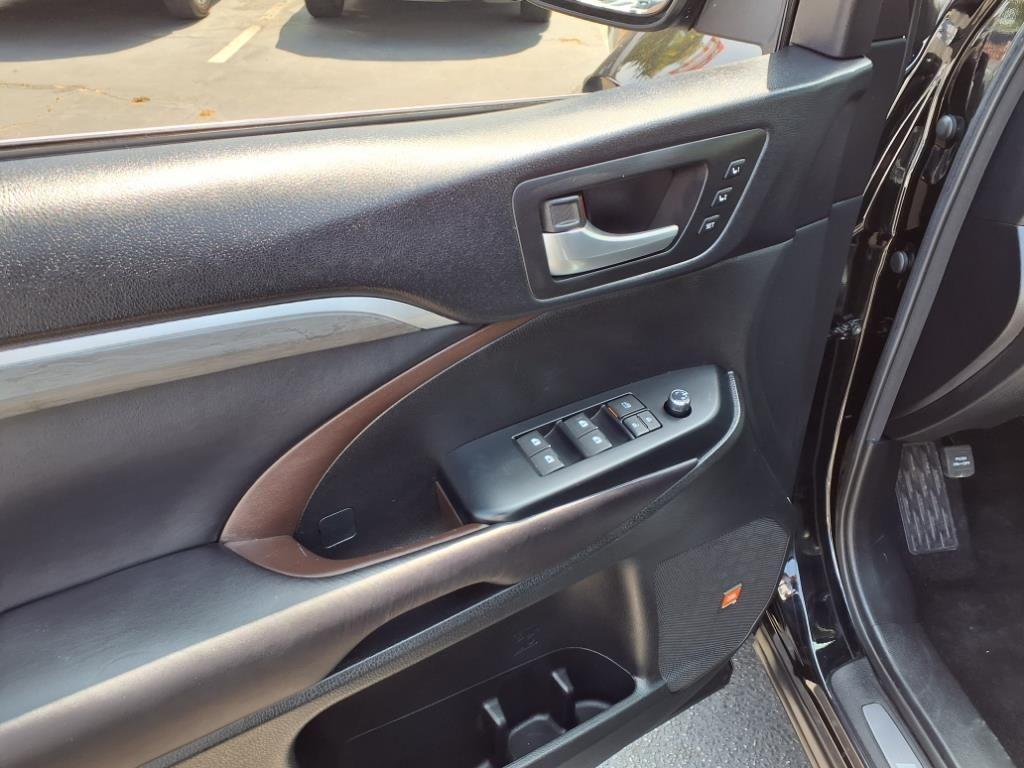 used 2017 Toyota Highlander car, priced at $26,995