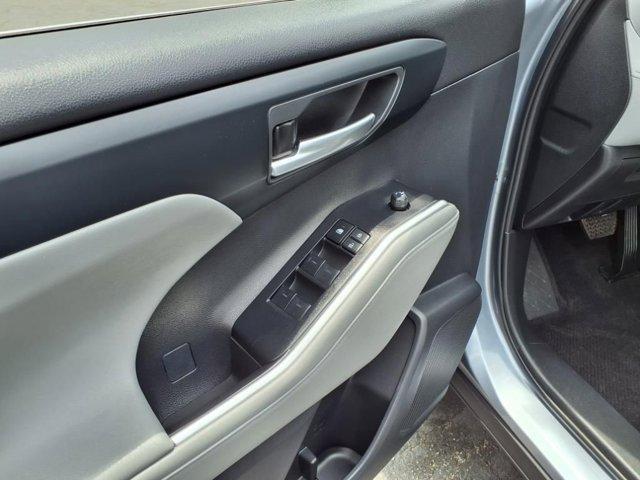used 2023 Toyota Highlander car, priced at $39,995