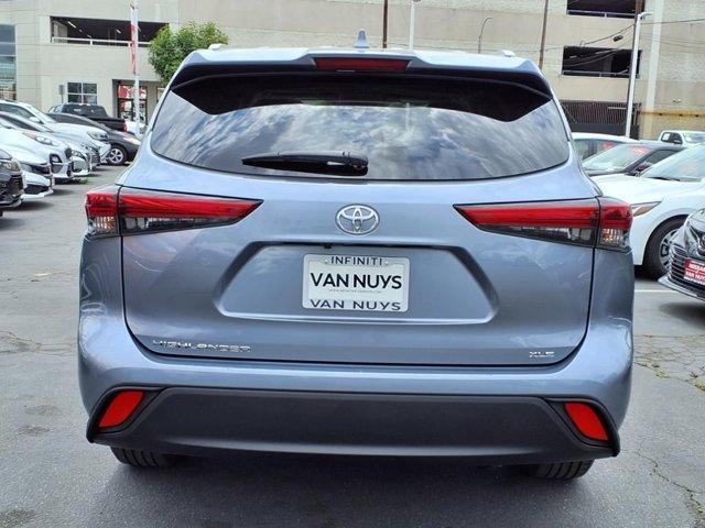 used 2023 Toyota Highlander car, priced at $39,995
