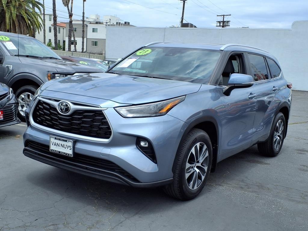 used 2023 Toyota Highlander car, priced at $39,995