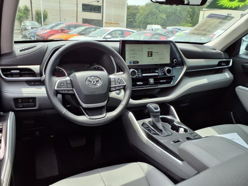 used 2023 Toyota Highlander car, priced at $37,995