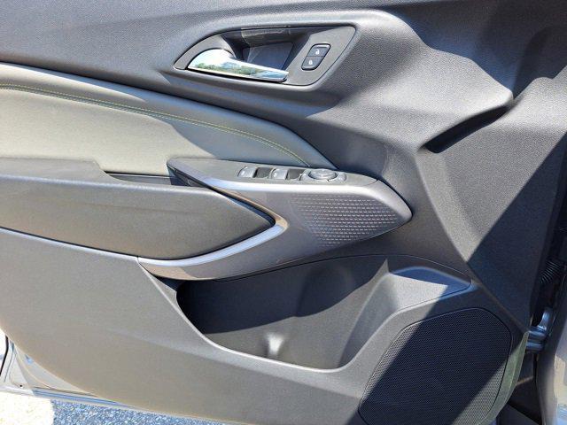 new 2025 Chevrolet Trax car, priced at $25,294