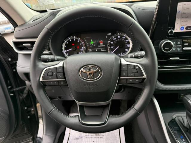 used 2023 Toyota Highlander car, priced at $24,995
