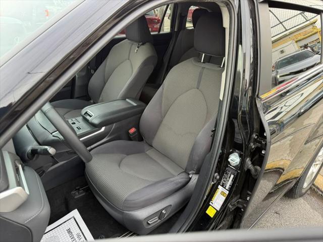 used 2023 Toyota Highlander car, priced at $24,995