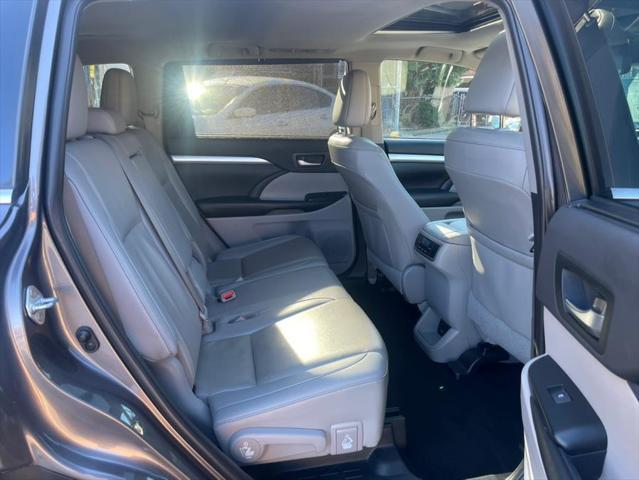 used 2019 Toyota Highlander car, priced at $21,995