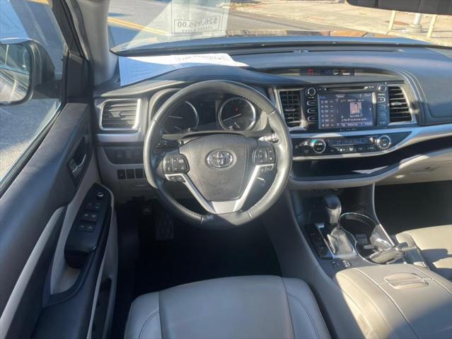 used 2019 Toyota Highlander car, priced at $21,995