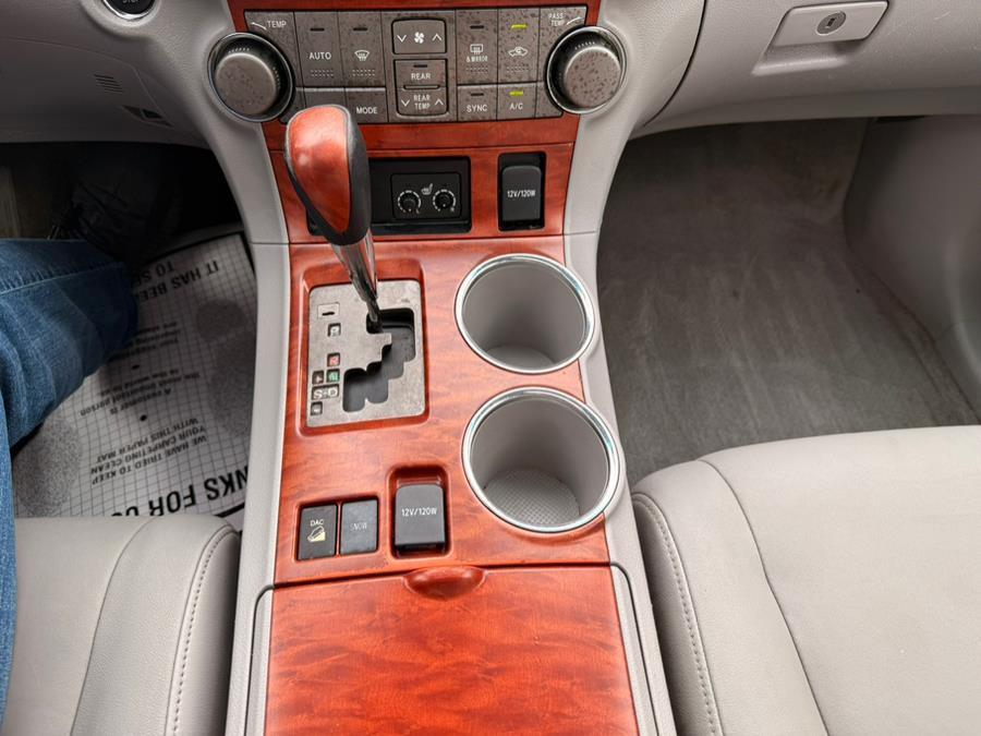 used 2009 Toyota Highlander car, priced at $9,995