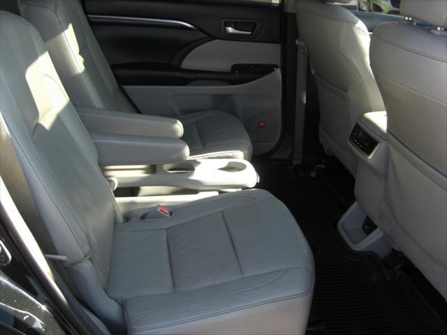 used 2014 Toyota Highlander car, priced at $12,999