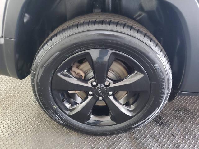 used 2019 Jeep Cherokee car, priced at $13,994