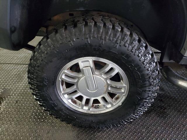 used 2006 Hummer H3 car, priced at $7,999