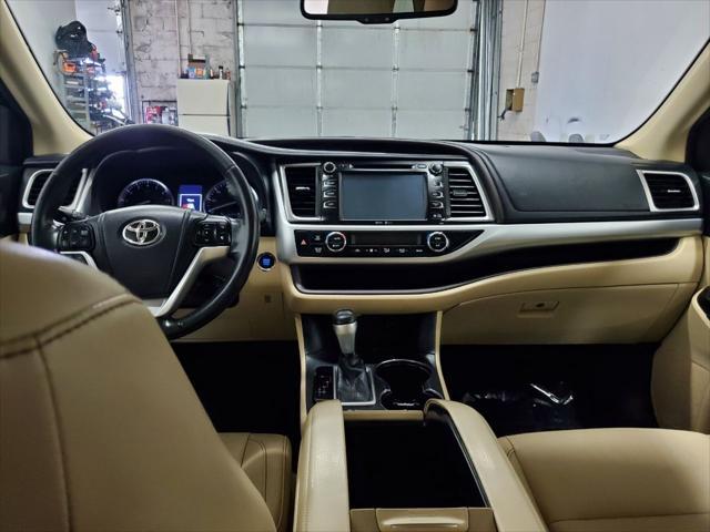 used 2015 Toyota Highlander car, priced at $16,594