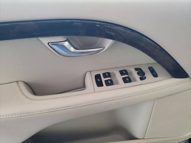 used 2016 Volvo XC70 car, priced at $14,499