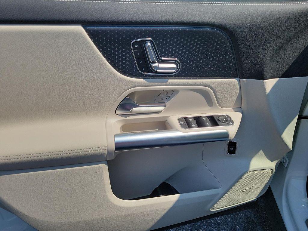 used 2025 Mercedes-Benz GLA 250 car, priced at $43,698