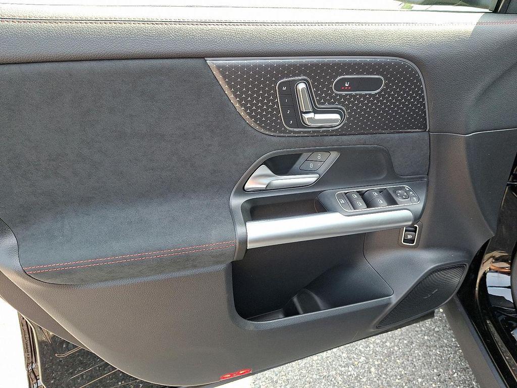 new 2025 Mercedes-Benz GLA 250 car, priced at $53,770