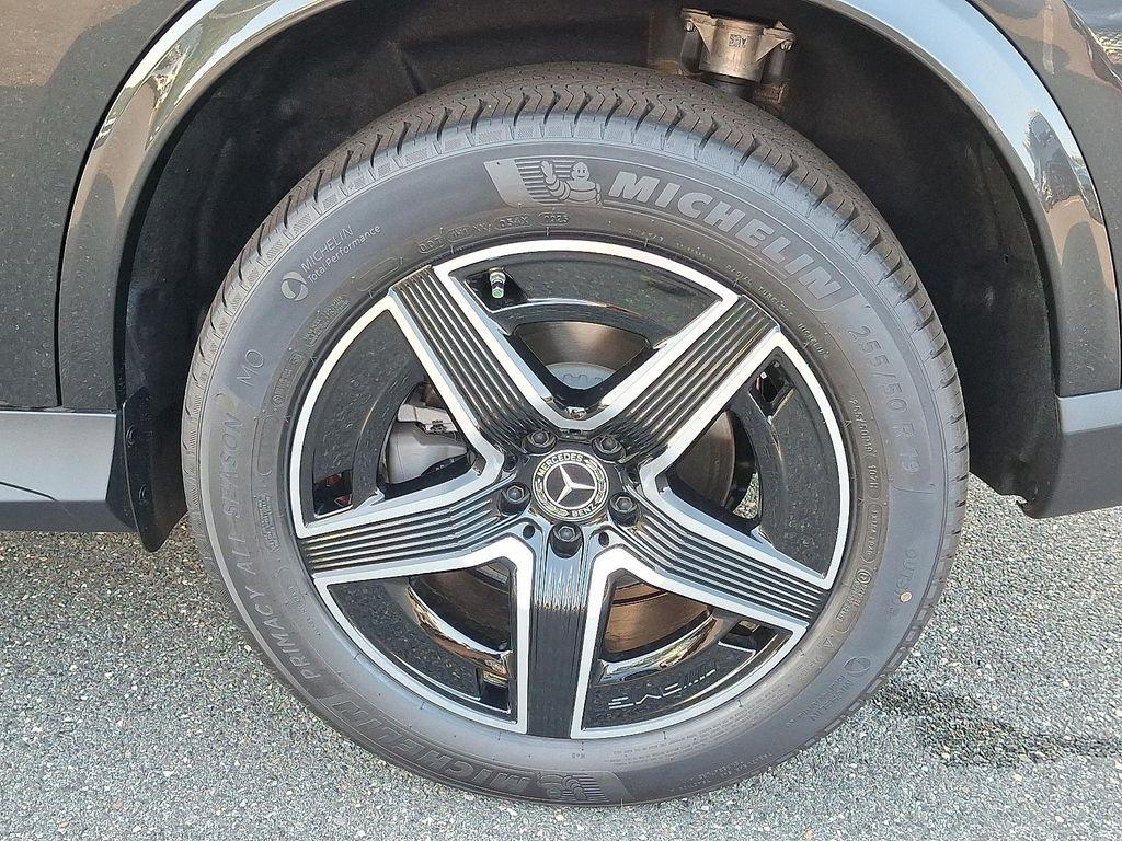 new 2025 Mercedes-Benz GLC 300 car, priced at $60,785