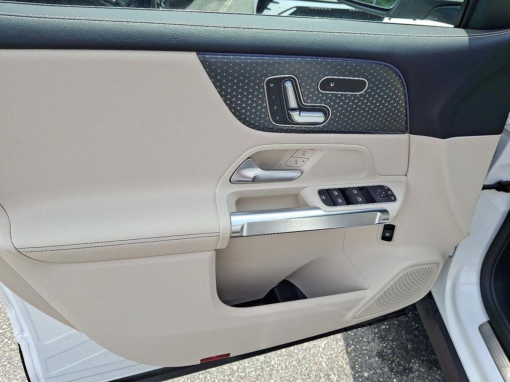 new 2025 Mercedes-Benz GLB 250 car, priced at $49,595