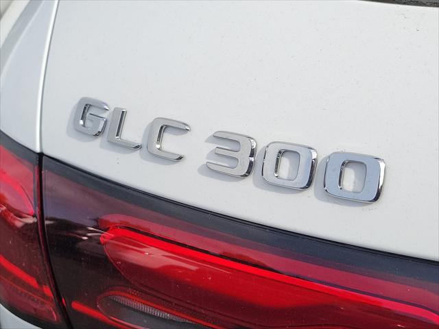 new 2025 Mercedes-Benz GLC 300 car