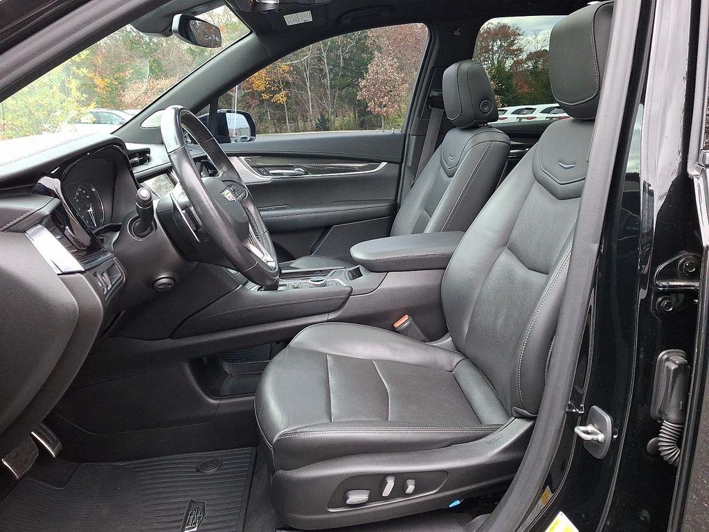 used 2021 Cadillac XT6 car, priced at $35,998