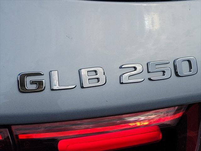 new 2024 Mercedes-Benz GLB 250 car