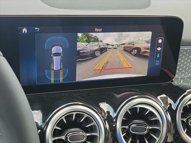 new 2024 Mercedes-Benz GLB 250 car