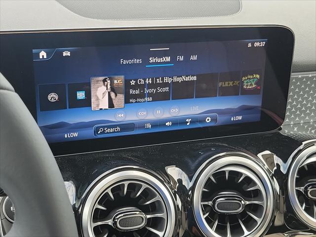 new 2024 Mercedes-Benz GLB 250 car