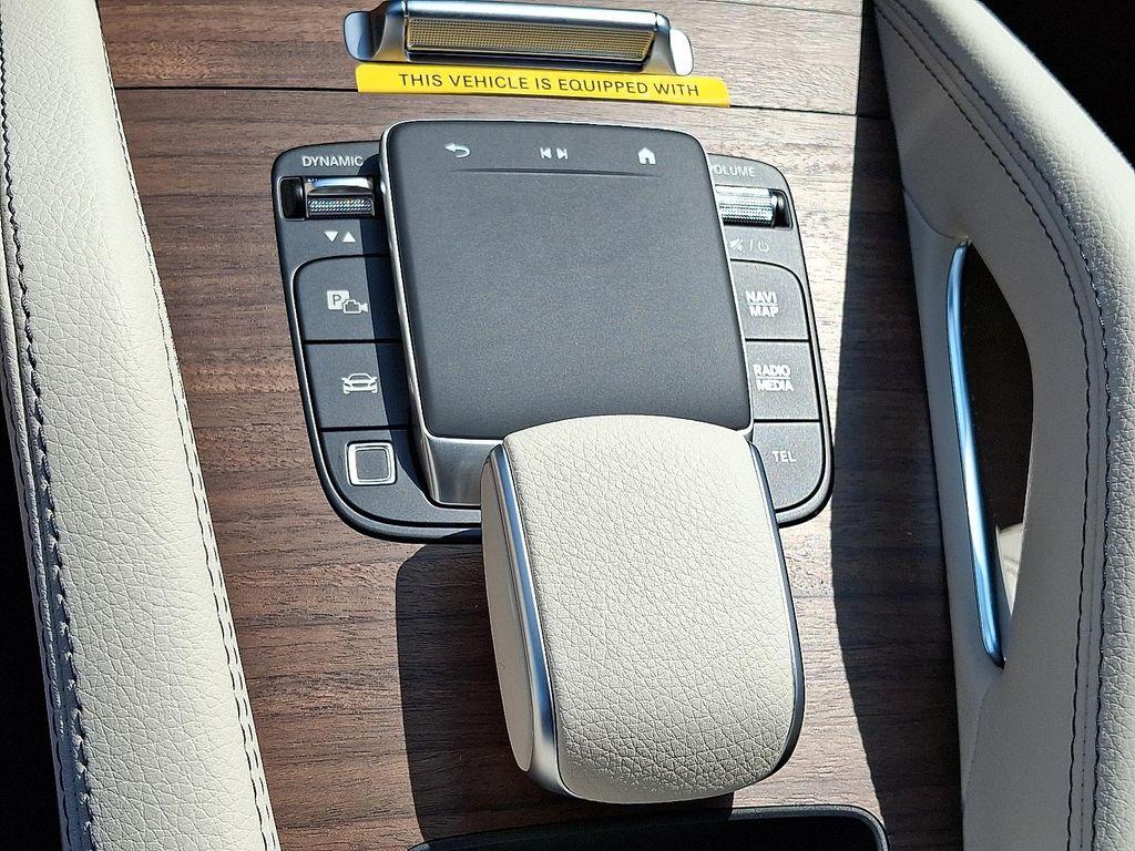 new 2025 Mercedes-Benz GLE 450 car, priced at $81,265