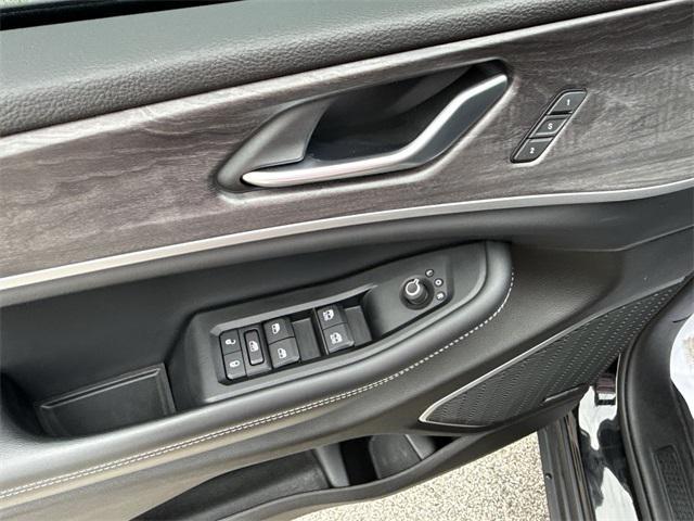 used 2022 Jeep Grand Cherokee car, priced at $28,677