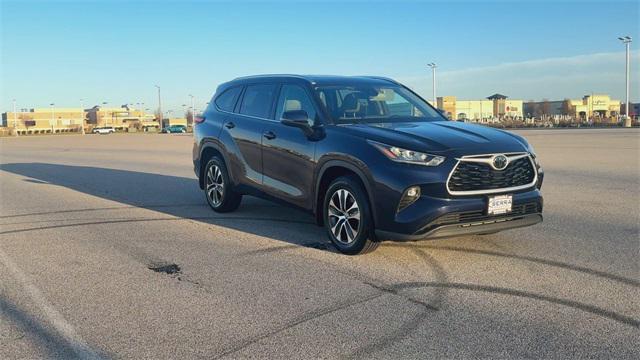 used 2020 Toyota Highlander car, priced at $26,577