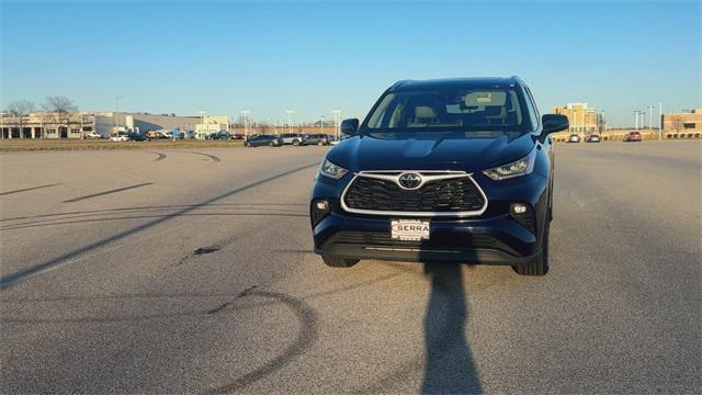 used 2020 Toyota Highlander car, priced at $26,577