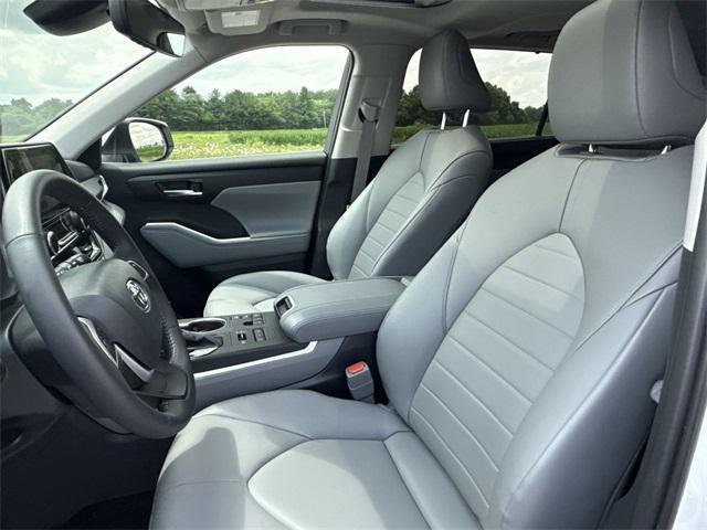 used 2024 Toyota Highlander car, priced at $45,977
