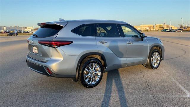 used 2020 Toyota Highlander car, priced at $28,677