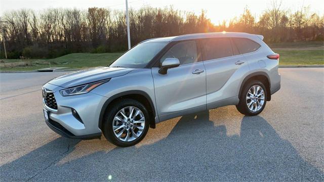 used 2020 Toyota Highlander car, priced at $28,677