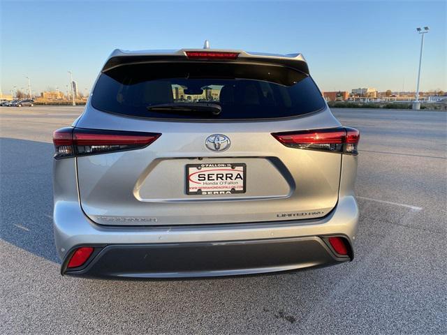 used 2020 Toyota Highlander car, priced at $28,677