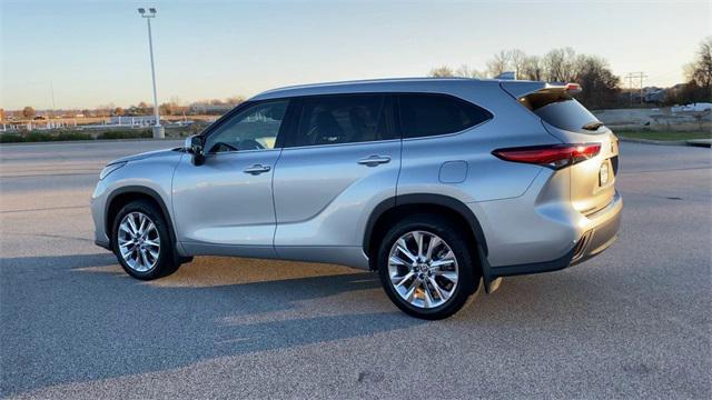 used 2020 Toyota Highlander car, priced at $28,677