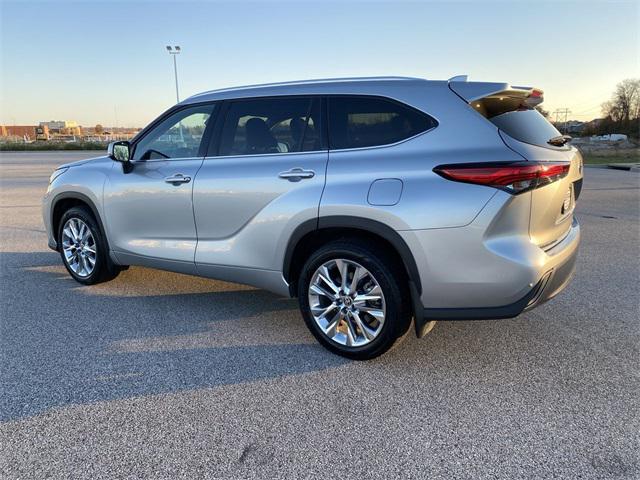 used 2020 Toyota Highlander car, priced at $28,677