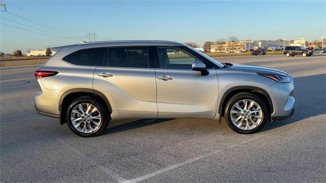 used 2020 Toyota Highlander car, priced at $28,677