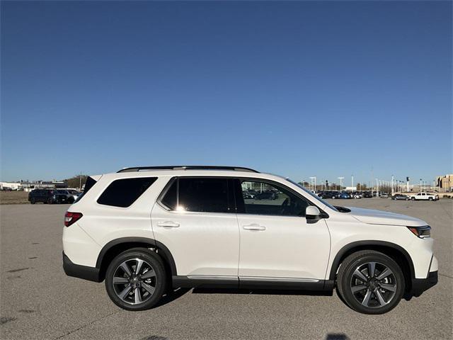 new 2025 Honda Pilot car, priced at $54,930