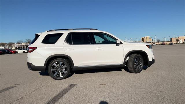 new 2025 Honda Pilot car, priced at $54,930