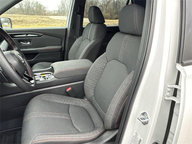 new 2025 Honda Pilot car, priced at $44,205
