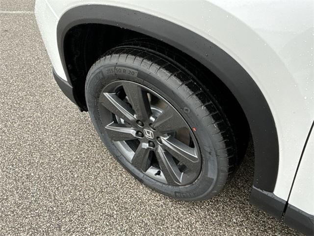 new 2025 Honda Pilot car, priced at $44,205