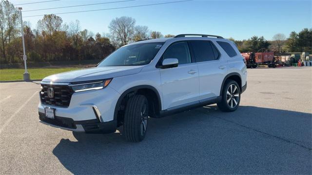 new 2025 Honda Pilot car, priced at $54,985